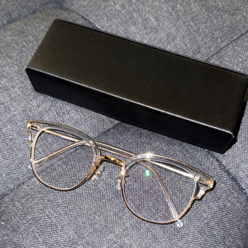 Clear Eye Glasses with Nose Pad & Black Case